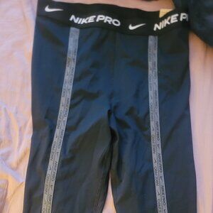 BRAND NEW NIKE PRO LEGGINGS! TAGS STILL ATTACHED!